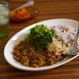 三十雑穀ごはんで　和のハーブとスパイスのカレー